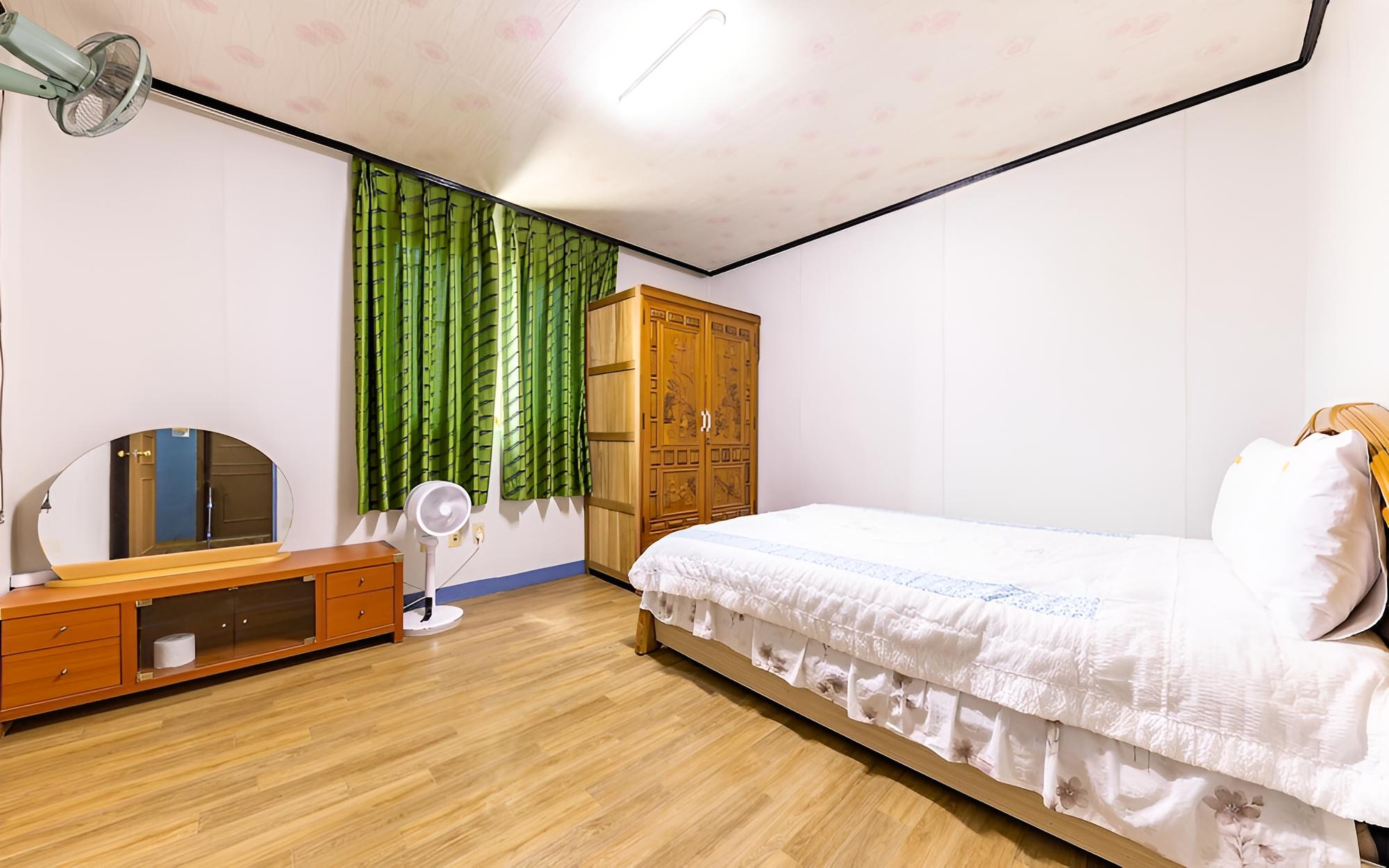 Room (Unshared House Condo Pension (3 Rooms) photo 3