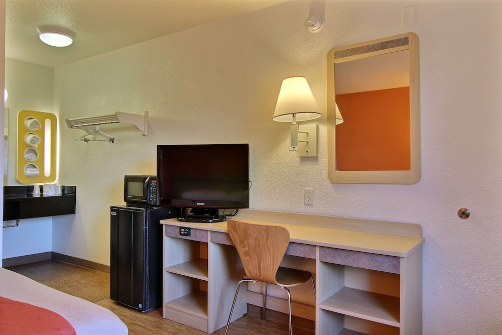 Standard Room, 2 Double Beds, Non Smoking photo 2
