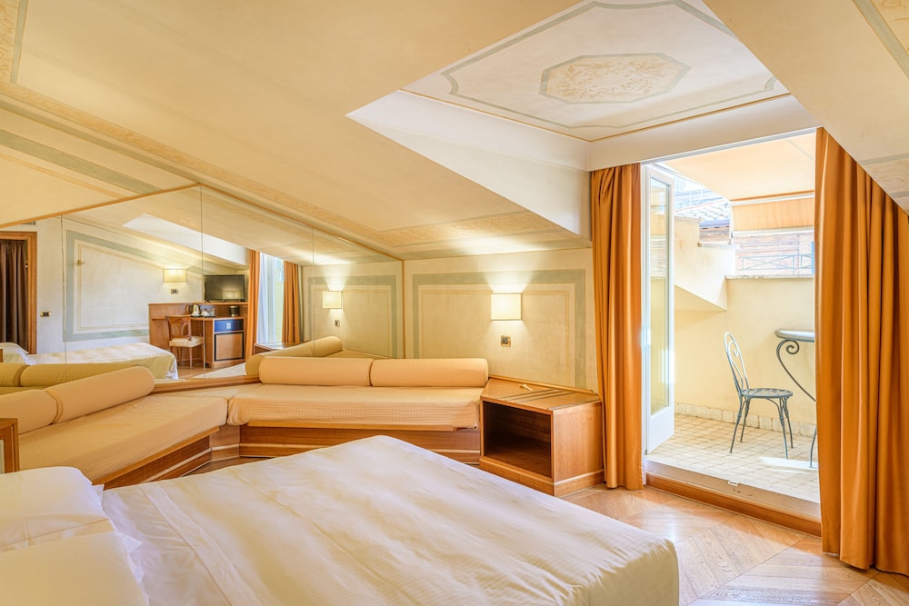Classic Quadruple Room photo 3