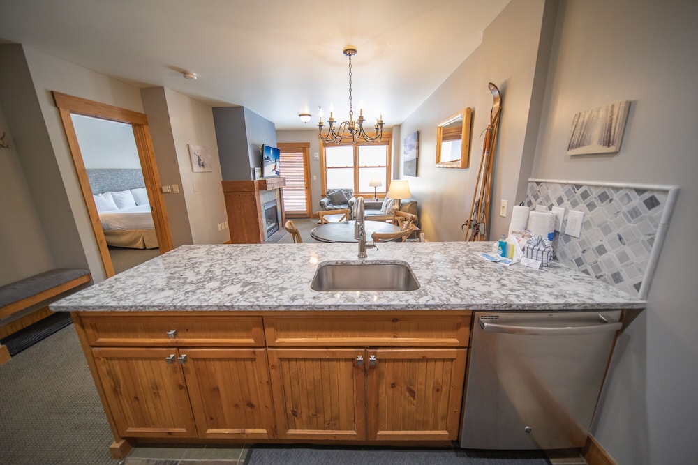 Superior Condo, 1 Bedroom, Patio, Resort View (Springs 8806) photo 3
