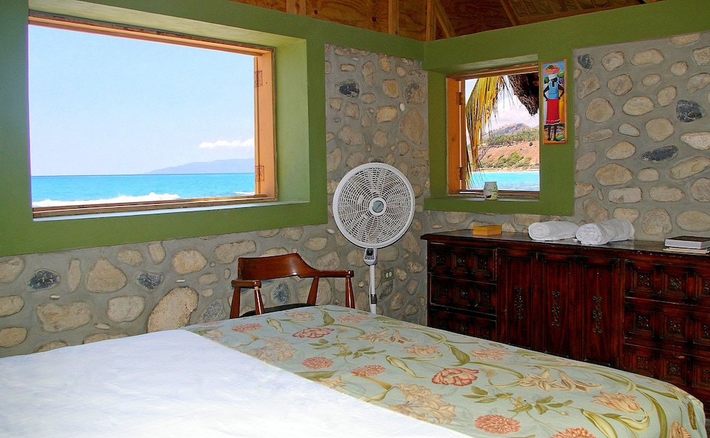 Romantic Room with Ocean Balcony photo 2