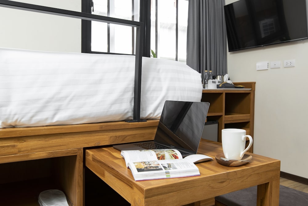Design Room, 1 Queen Bed, Non Smoking, City View photo 3