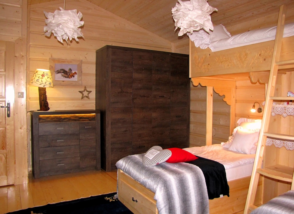 Chalet, 2 Bedrooms, Mountain View (Number 2) photo 1