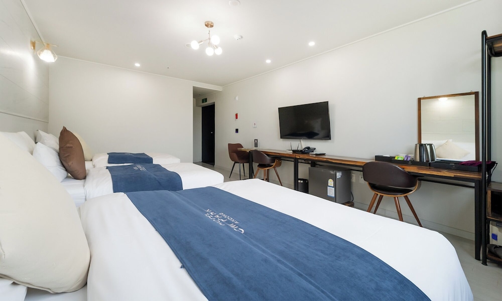 Superior Triple Room - Photo 11
