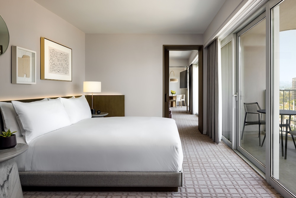 Fairmont Gold, Signature Corner Suite, 1 Bedroom, 1 King Bed