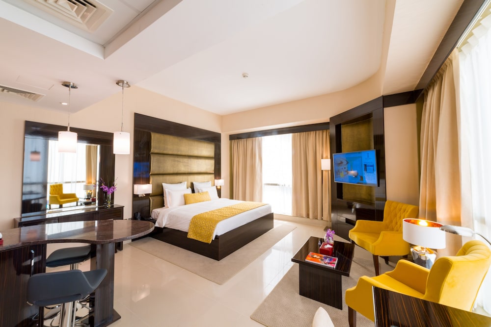 Deluxe Room, 1 King Bed photo 2