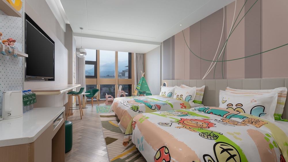 Premium Room, Multiple Beds, Mountain View