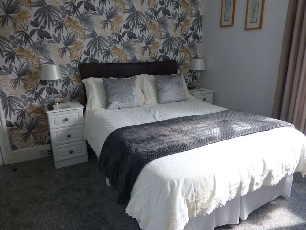 Double Room, Ensuite, Garden View (First Floor) - Photo 2
