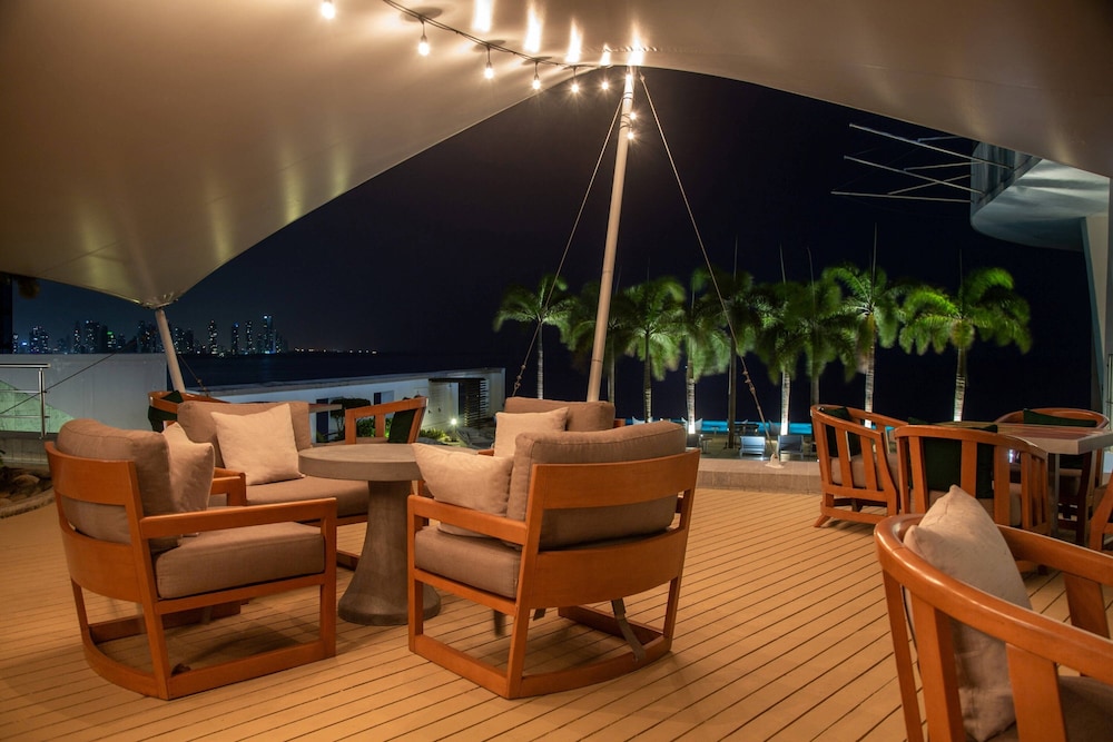 Suite, 1 King Bed, Partial Ocean View - Photo 12