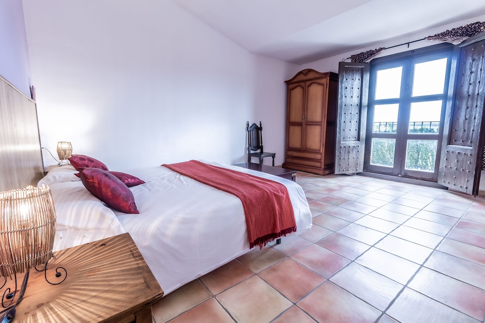 Deluxe Studio Suite - Photo 1