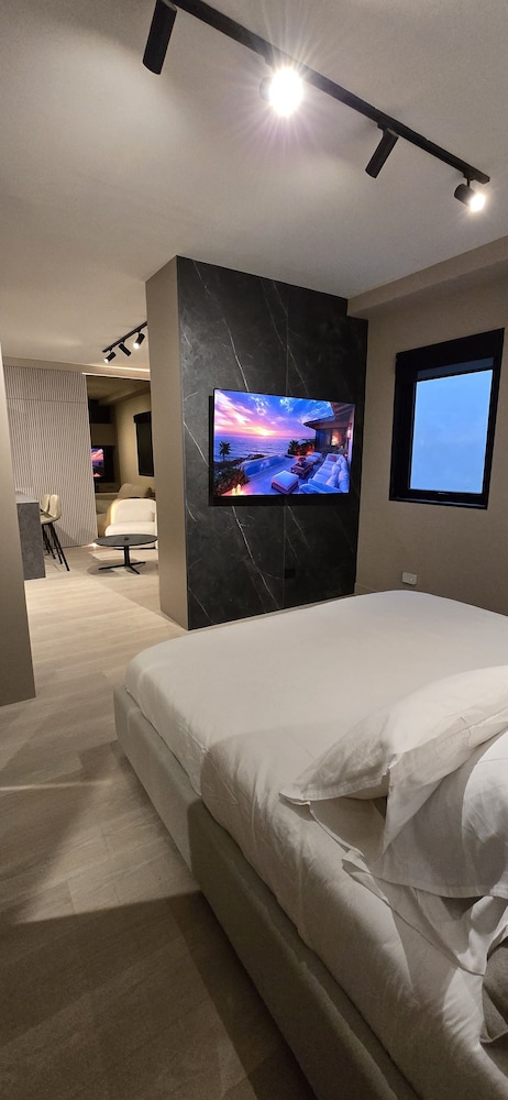City Room, 1 Queen Bed with Sofa bed