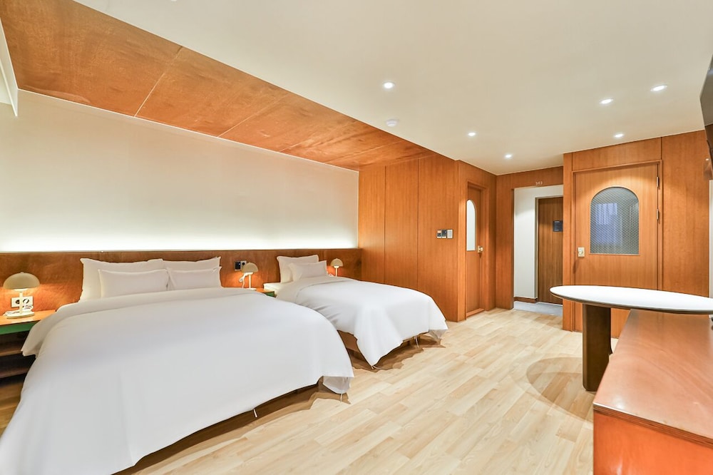 Luxury Twin Room, 2 beds photo 1