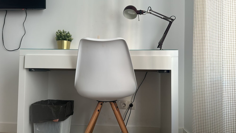 Habitación Básica, Balcón, Vista a la Ciudad