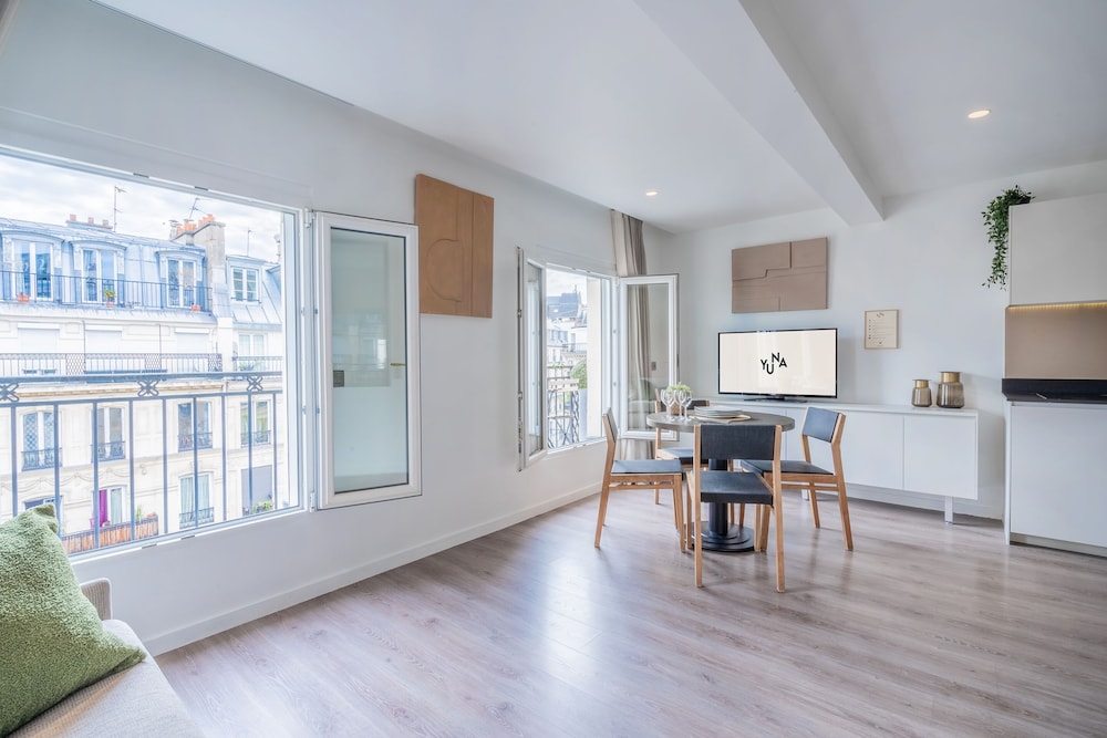 1 Bedroom Apartment with Balcony - City View - 38m2 photo 3