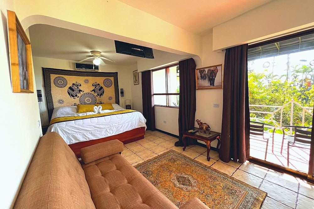 Deluxe Room, 1 King Bed with Sofa bed