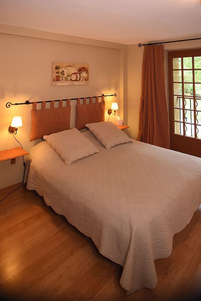 Standard Double Room (Caramel) photo 1