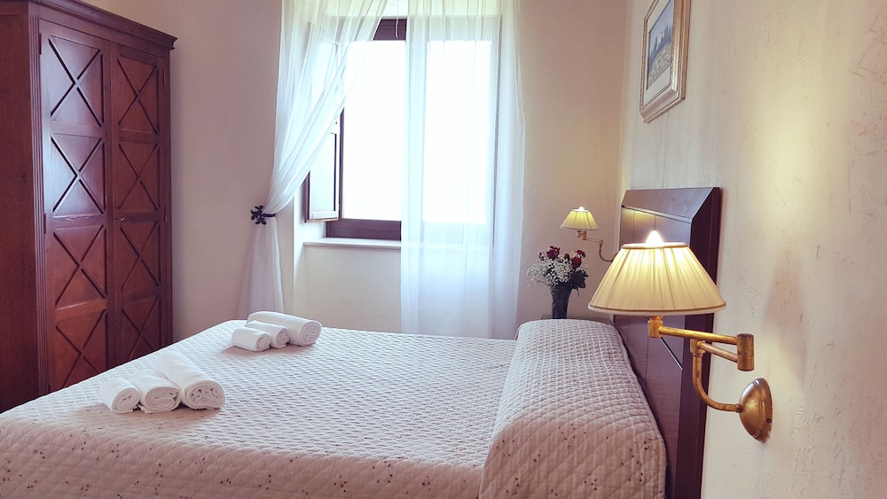 Double Room Single Use, 1 Queen Bed photo 1