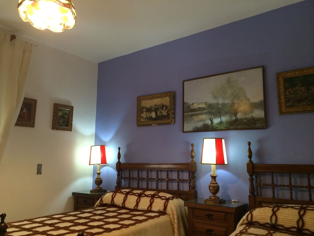 Twin Room, 2 Twin Beds, Shared Bathroom (Azul) photo 2
