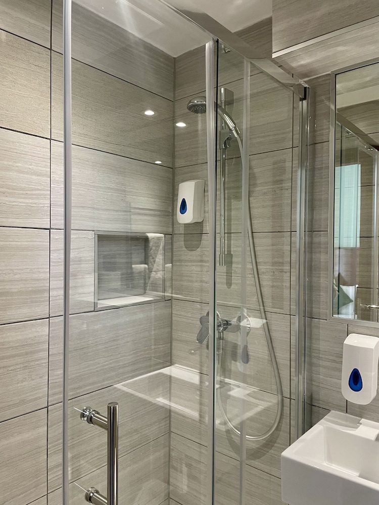 Premium Quadruple Room, Ensuite photo 2