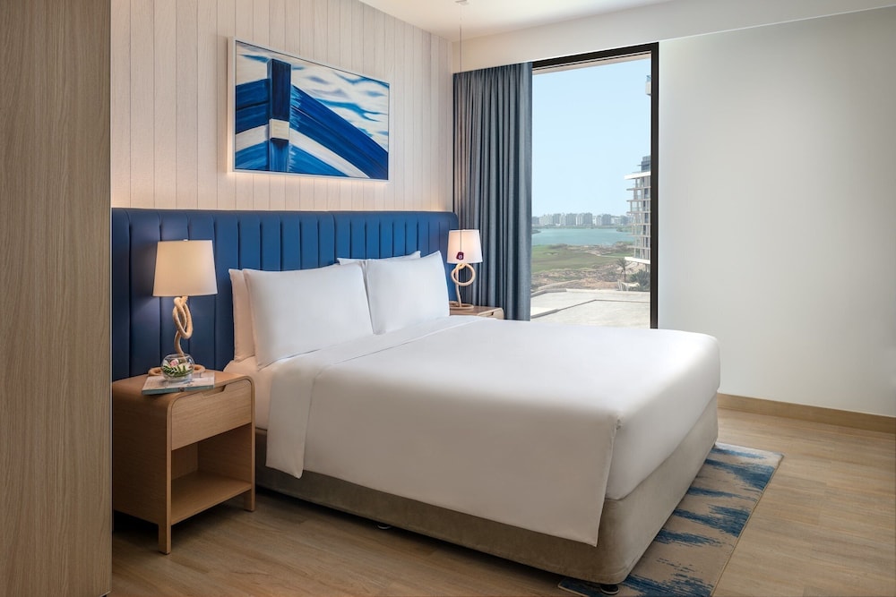 Deluxe Room, 1 King Bed, Accessible (Plaza View)