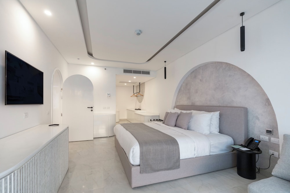 Executive Pool Suite (Posh Club) - Photo 3
