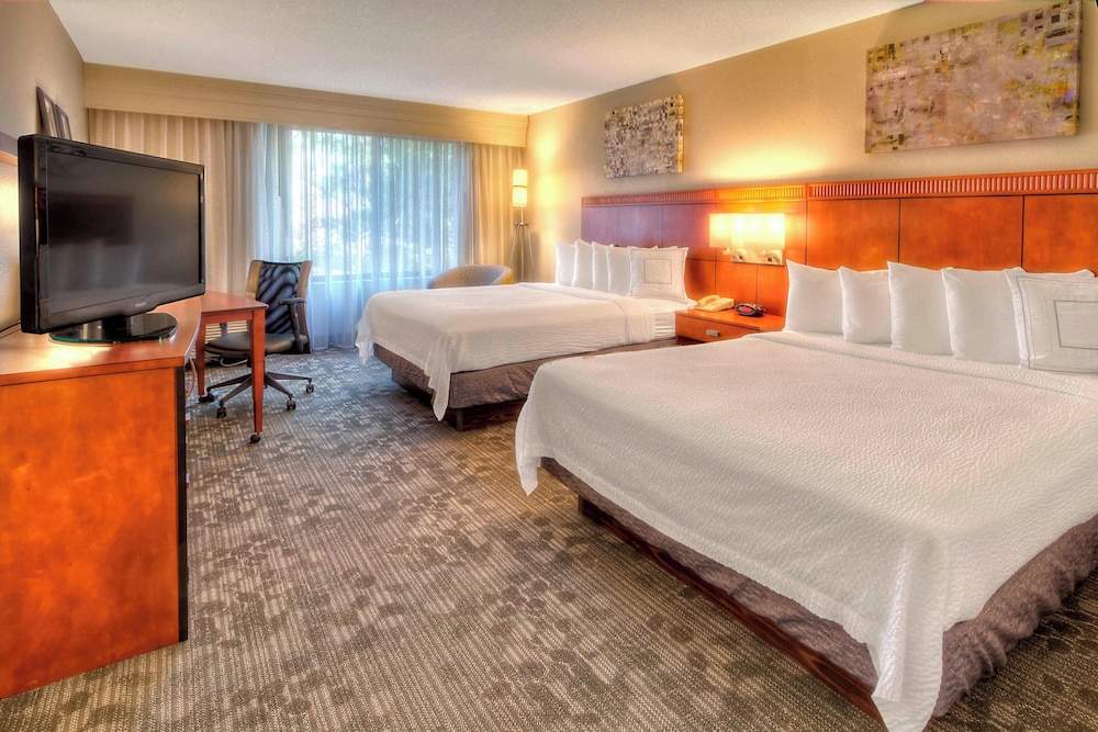 Room, 2 Queen Beds - Photo 1