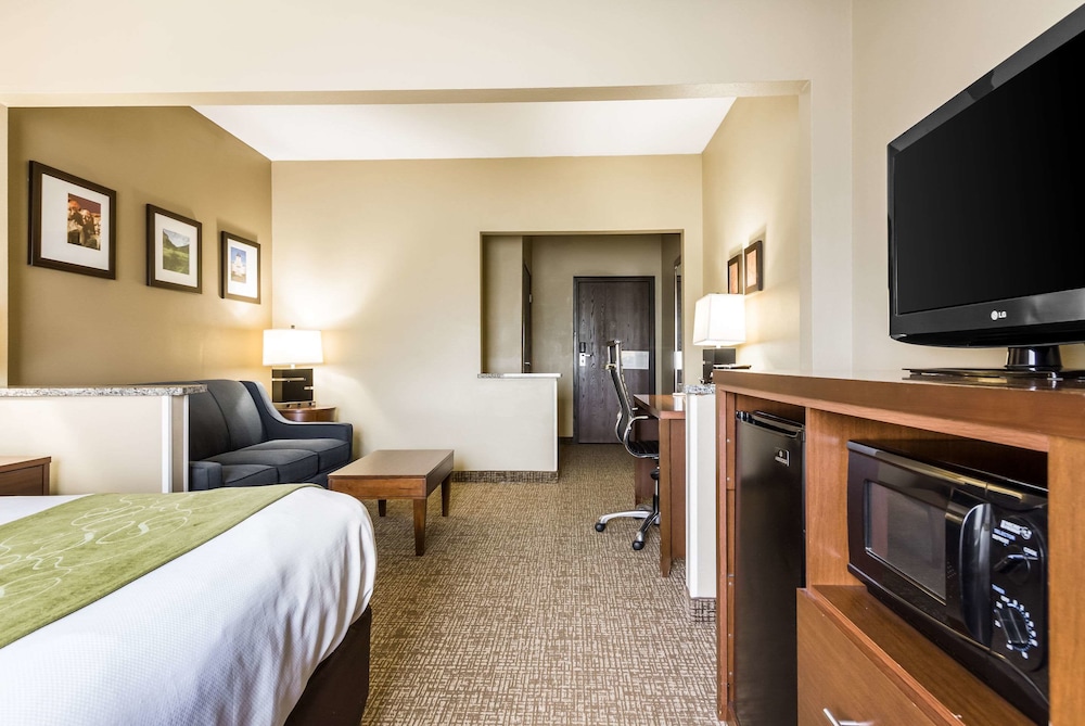 Suite, 1 Queen Bed with Sofa bed, Accessible, Non Smoking - Photo 4