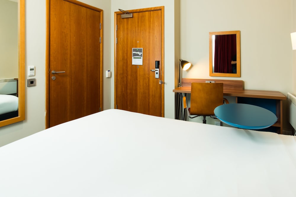 Room, 1 Double Bed (The Queen) photo 2