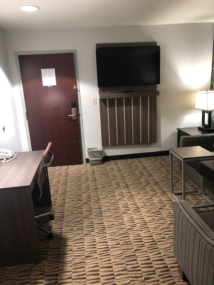 Suite, Multiple Beds, Non Smoking - Photo 2