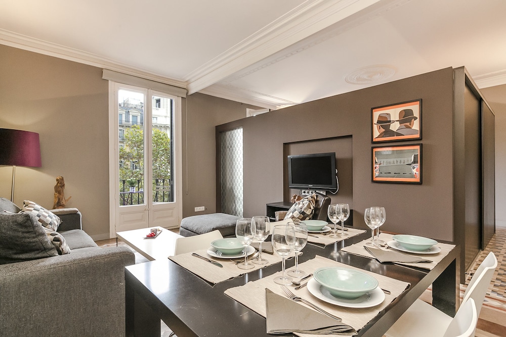 Apartamento Exclusivo, 2 Dormitorios, Balcón, Vista a la Ciudad (Passeig de Gràcia, 51, 2-2A)