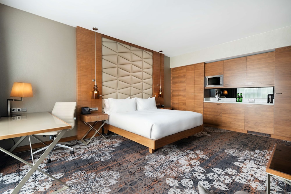 Junior Suite, 1 King Bed, Non Smoking, Club Lounge Access photo 2