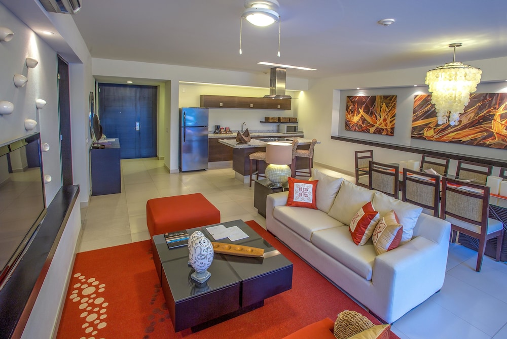 Two-Bedroom Penthouse 1 King Bed with 2 Double beds - Photo 5