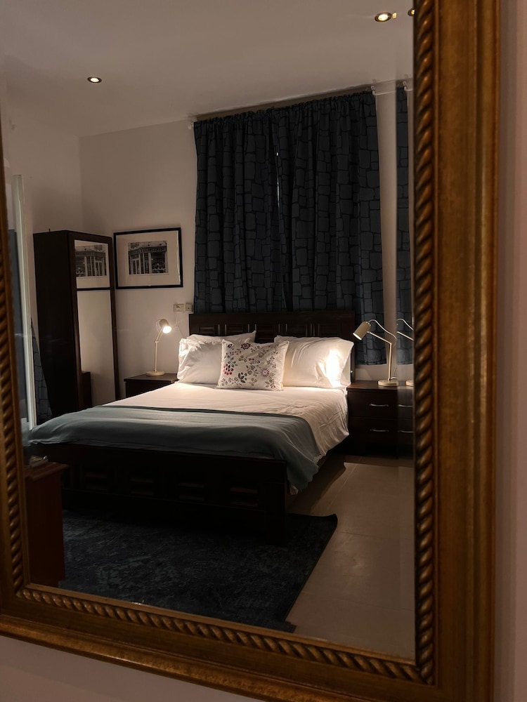 DELUXE ROOM JACUZZI & BALCONY photo 2