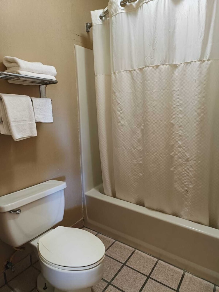 Room, 2 Double Beds, Non Smoking - Photo 8