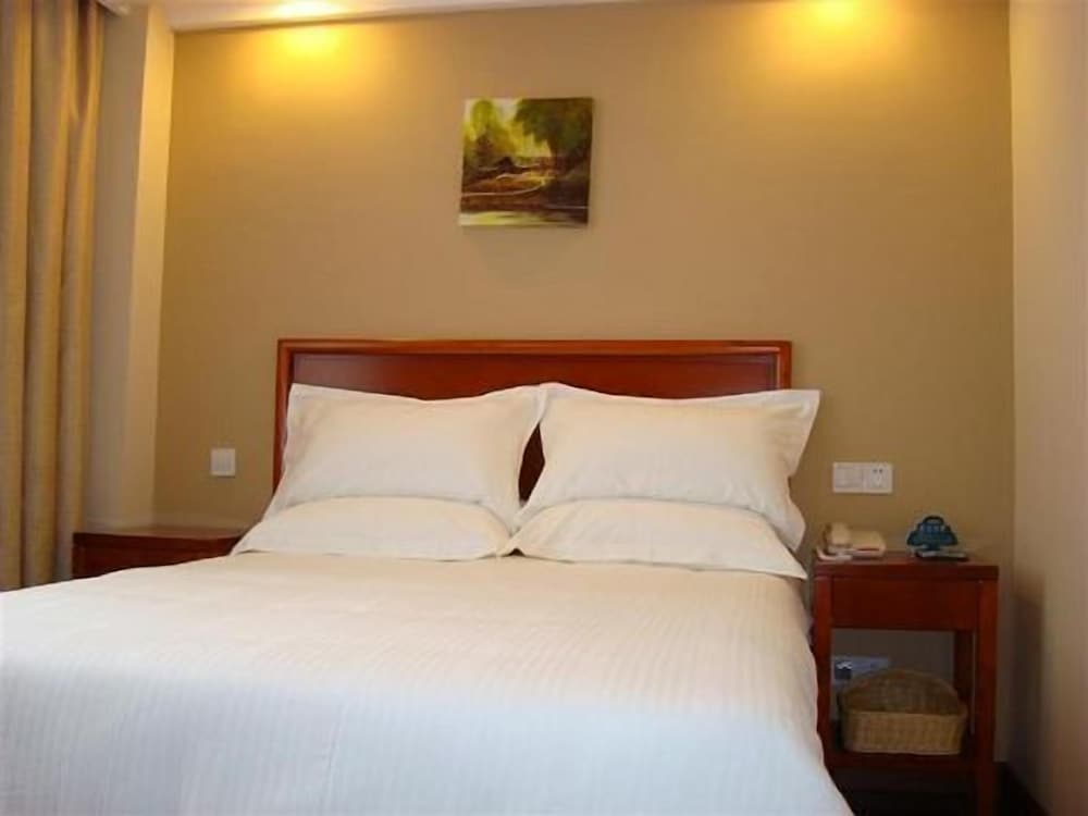 Standard Room, 1 Queen Bed