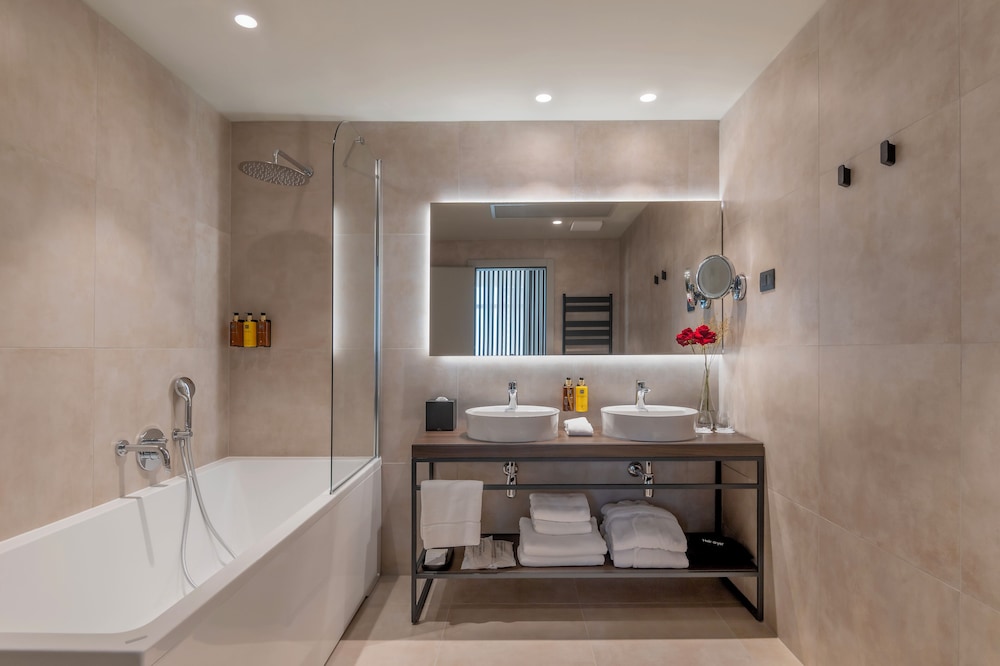 Deluxe Studio Suite
