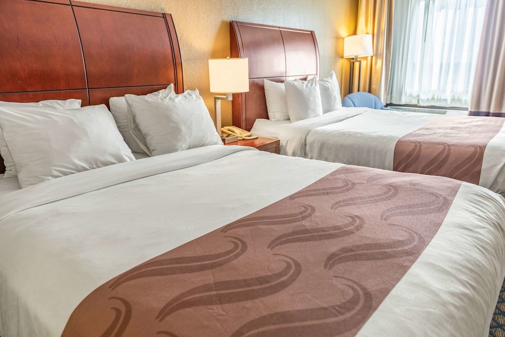 Room, 2 Queen Beds, 2 Person Jacuzzi Non Smoking photo 2