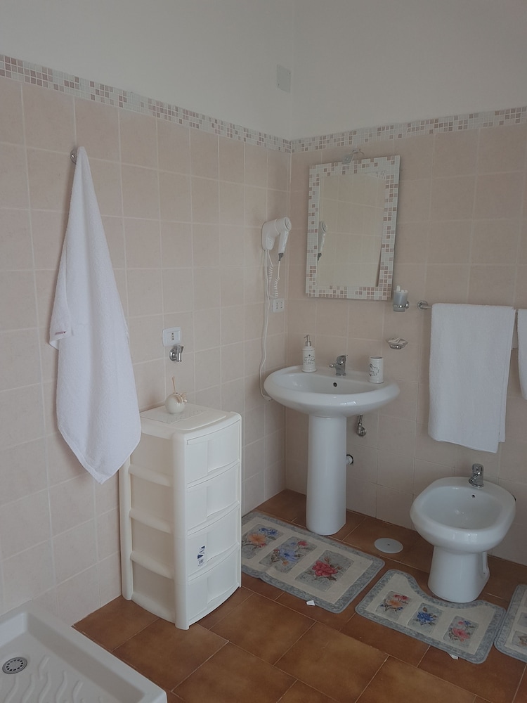 Classic Triple Room, Balcony photo 3