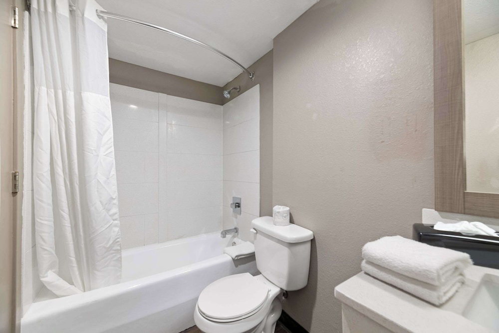 Suite, Multiple Beds, Non Smoking - Photo 7