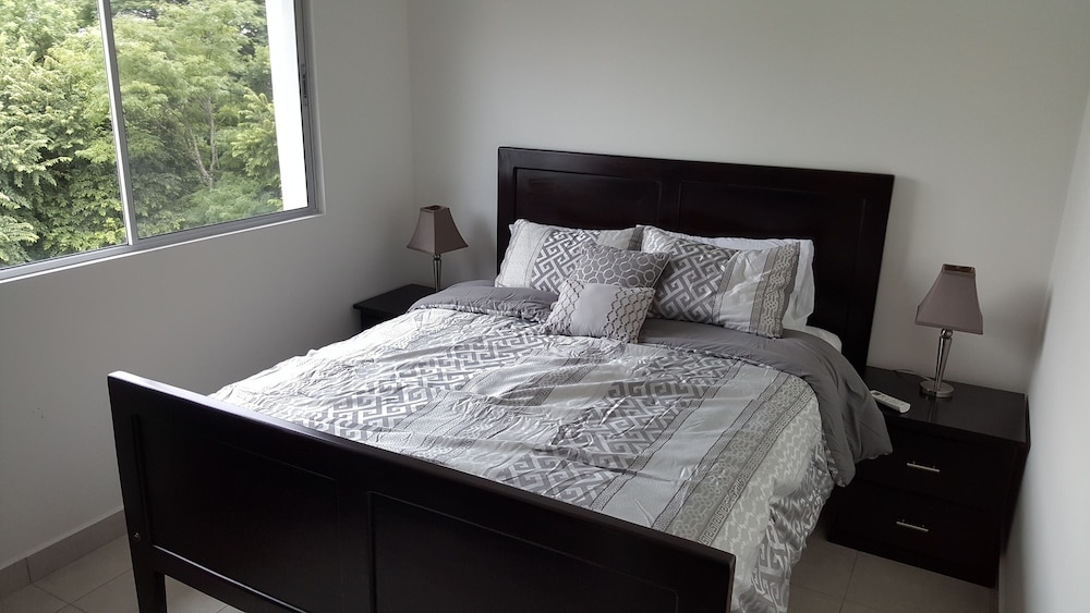 House, 3 Bedrooms photo 2