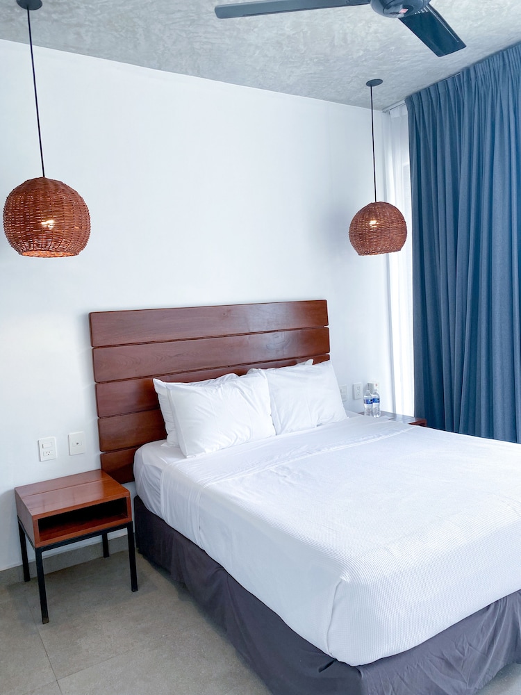 Superior Room, 1 Queen Bed - Photo 13