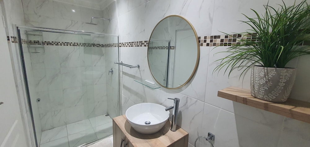 Deluxe Double Room (Protea Suite) photo 3