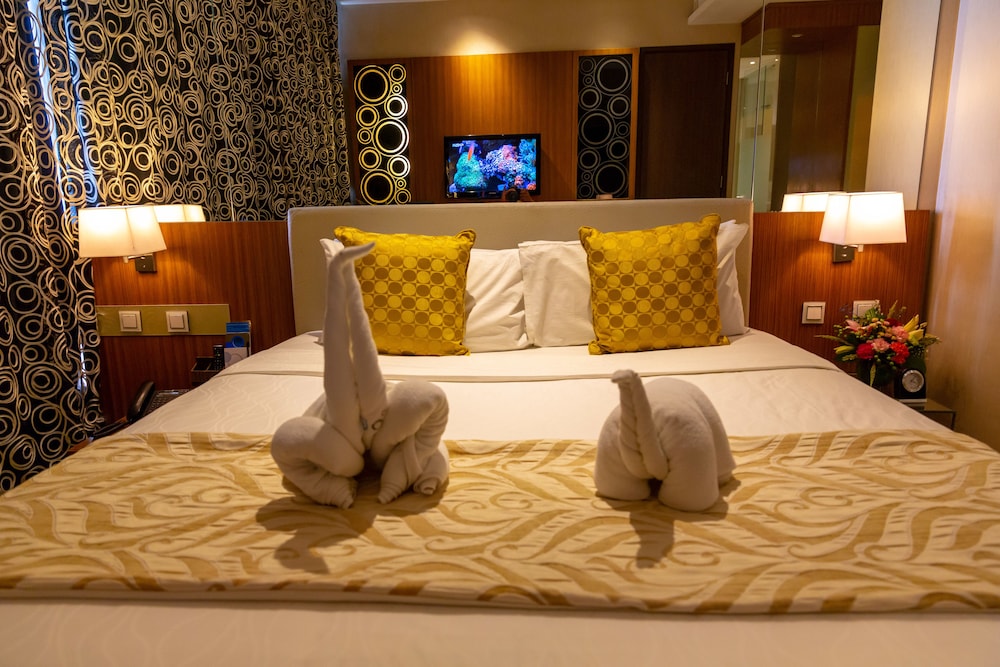 Bayview King Room - Photo 9