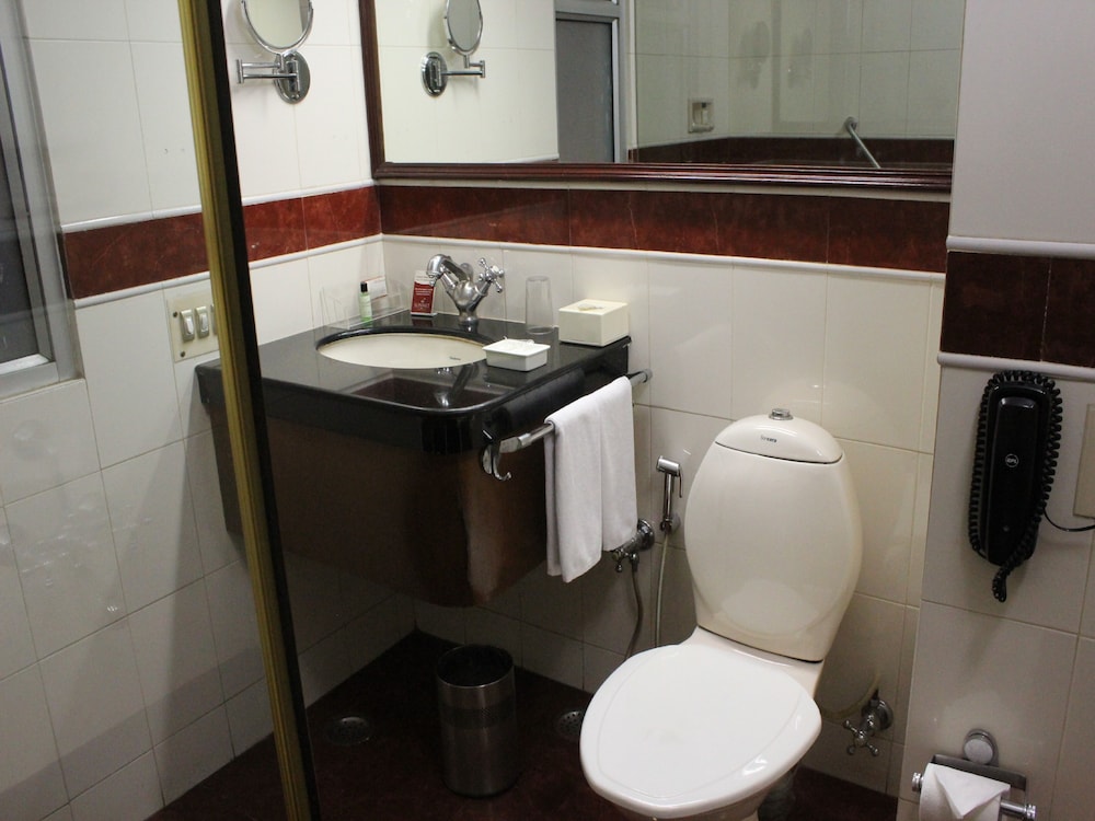 Executive Room, 1 King Bed, City View - Photo 7