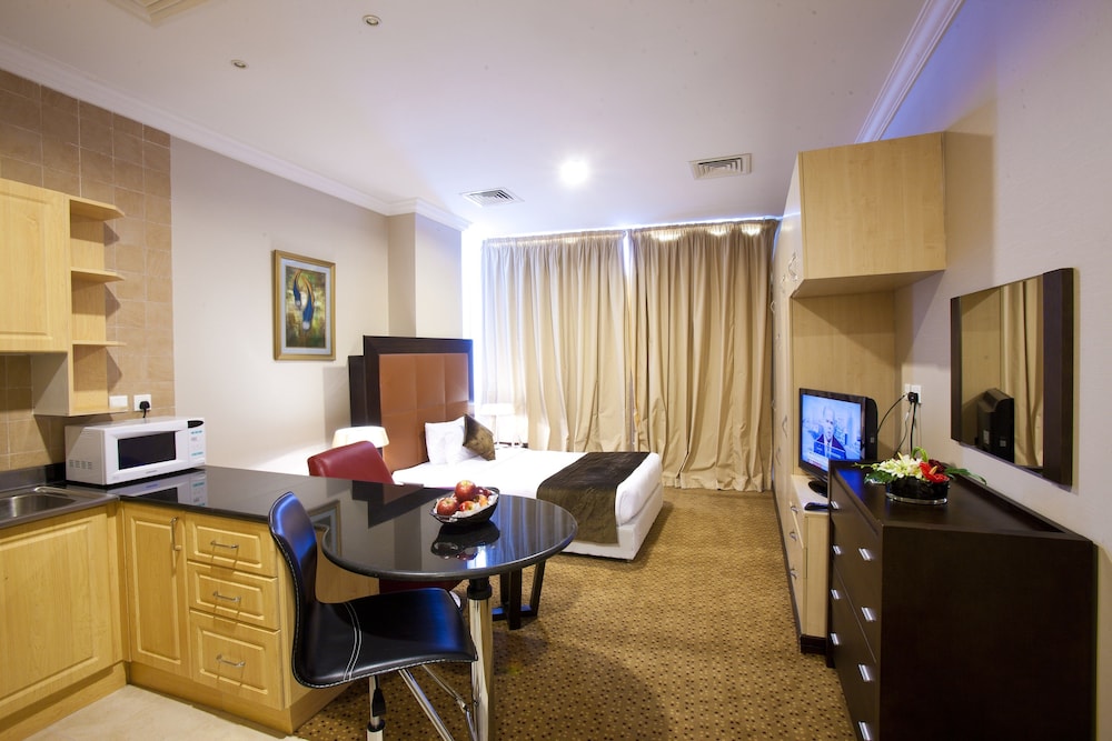 Executive Suite, 1 King Bed - Photo 5