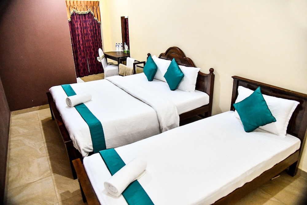 Deluxe Triple Room, Multiple Beds, Mountain View