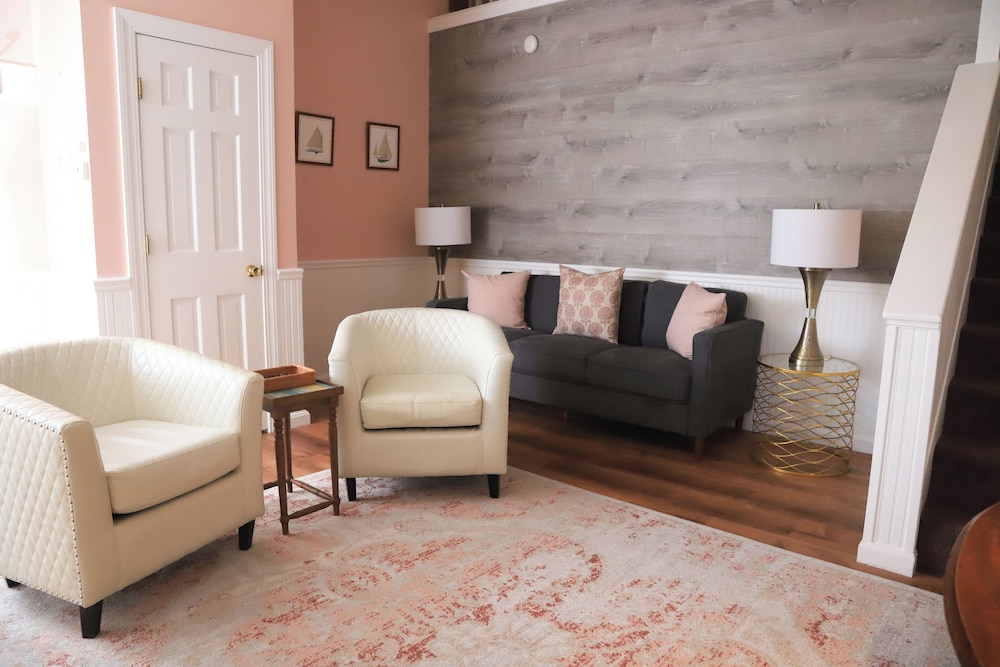 Deluxe King Suite