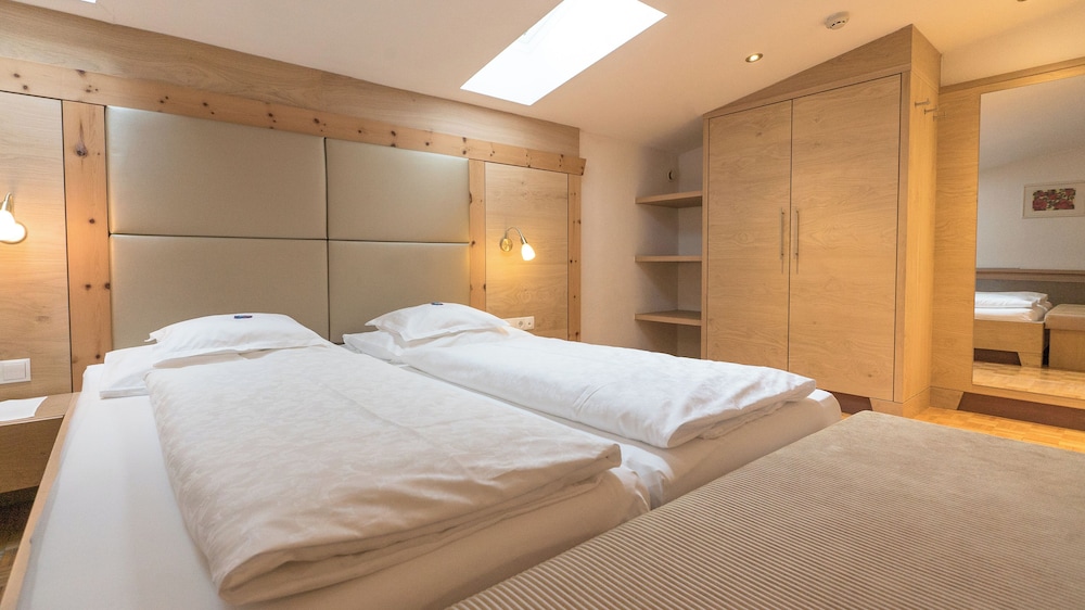 Deluxe Suite - Photo 5