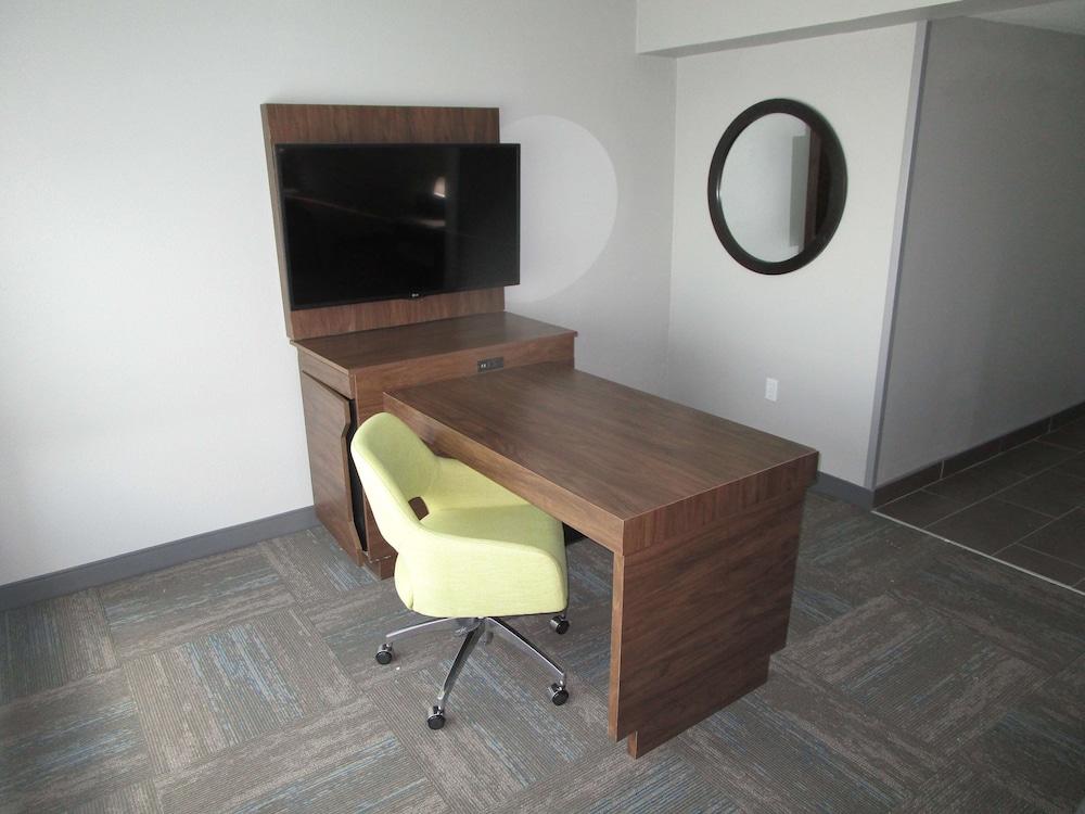 Suite, 1 King Bed, Non Smoking (with Sofabed) - Photo 3