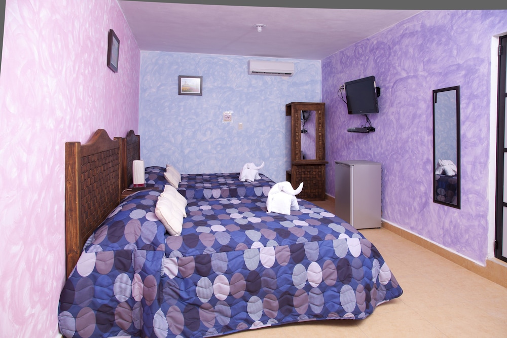 Economy Single Room, 1 Queen Bed photo 2